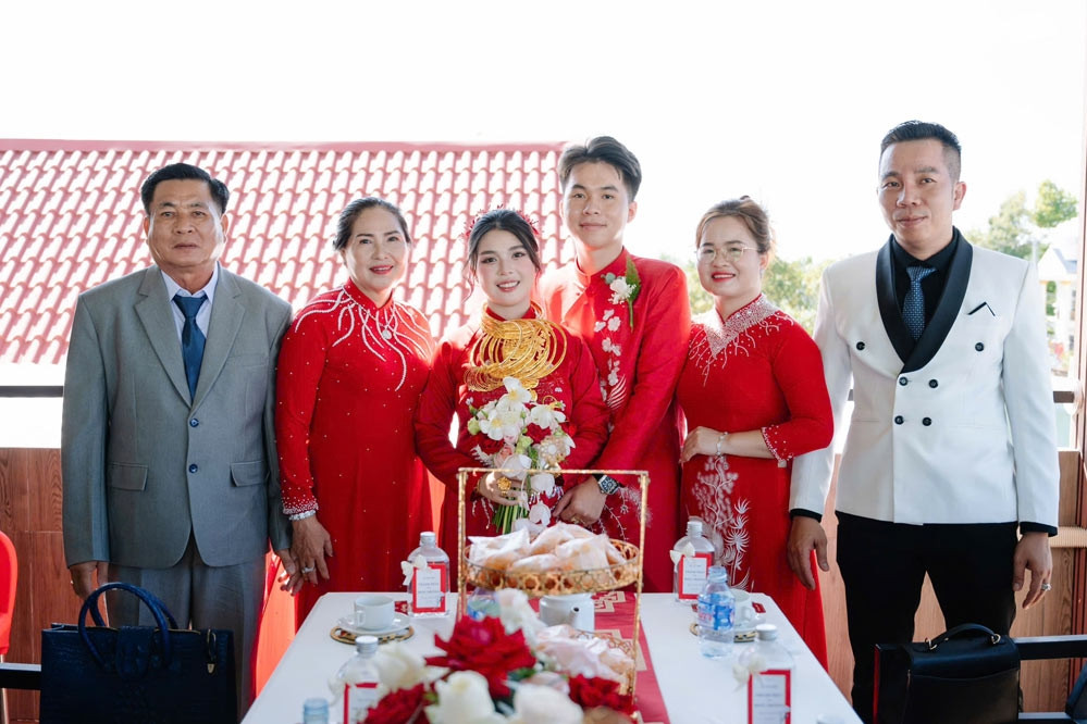 Hoàn cảnh gặp gỡ và tình yêu của cặp đôi